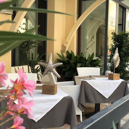 Hotel La Conchiglia Белариа-Игеа Марина Екстериор снимка