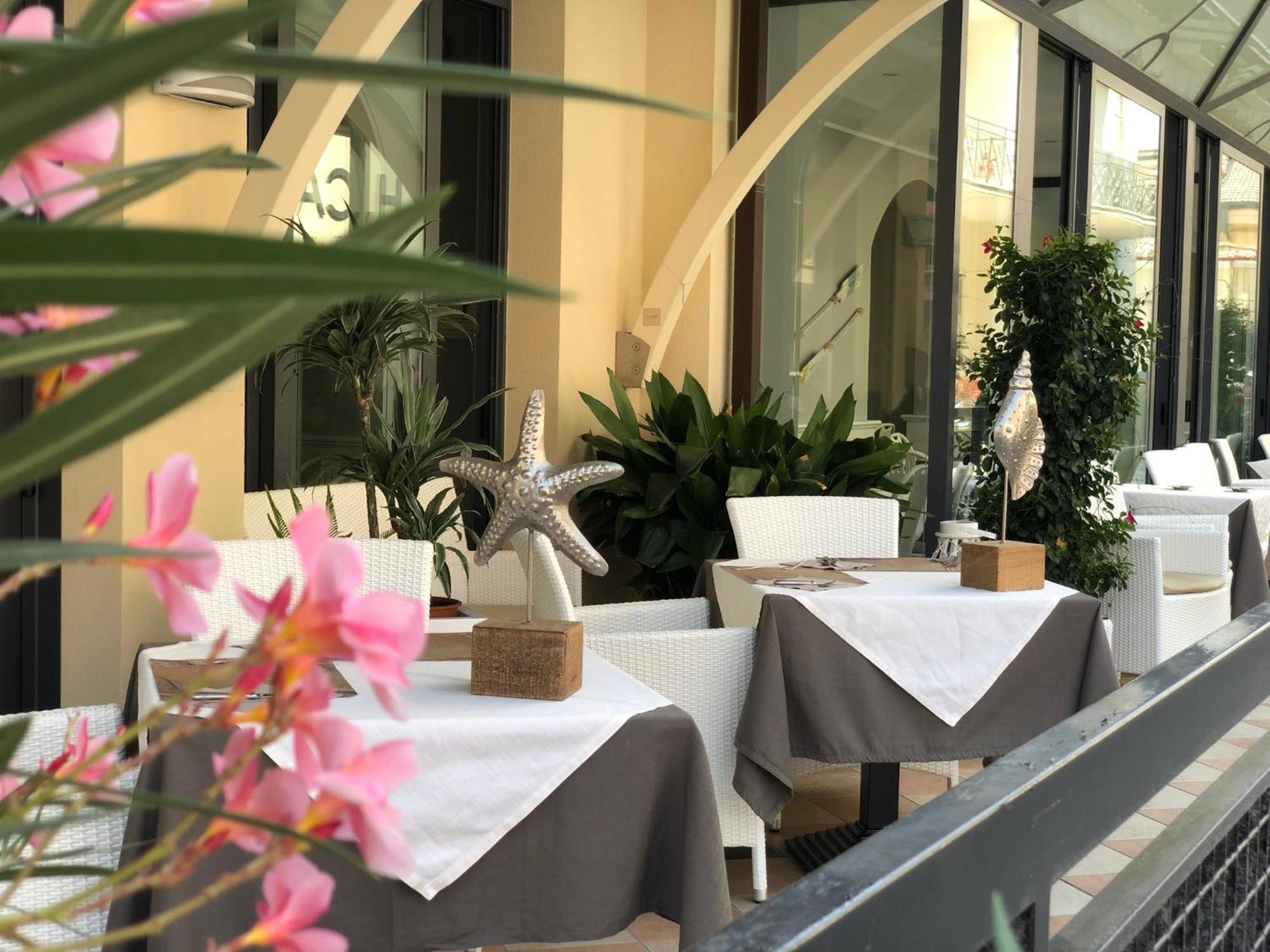 Hotel La Conchiglia Белариа-Игеа Марина Екстериор снимка