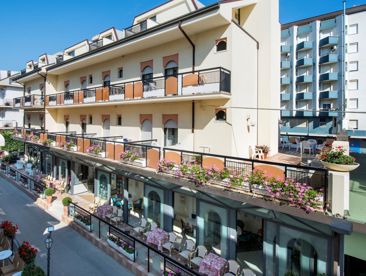 Hotel La Conchiglia Белариа-Игеа Марина Екстериор снимка