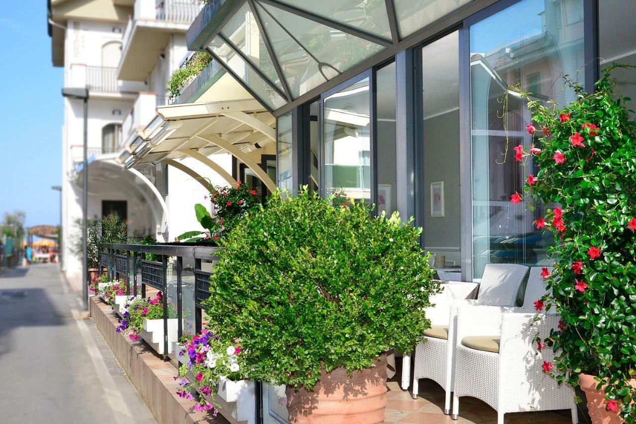 Hotel La Conchiglia Белариа-Игеа Марина Екстериор снимка