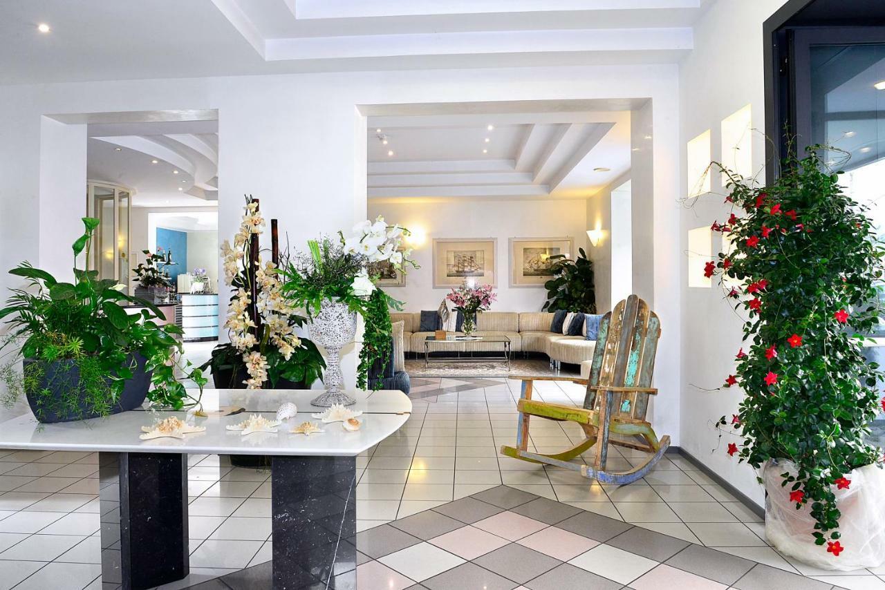 Hotel La Conchiglia Белариа-Игеа Марина Екстериор снимка
